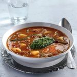 Gęsta zupa krem z makaronem i Pesto