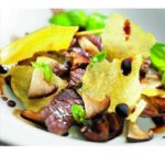 Przepis na smaczną wołowinę w occie balsamicznym z domowymi chipsami