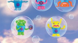 Bohaterowie nowego hitu kinowego już w McDonald?s?! Dziecko, LIFESTYLE - Do zestawów Happy Meal? zawitały nowe zabawki - paczka kosmitów, którzy chcą pokolorować świat dzieci! Na najmłodszych gości restauracji czeka 8 figurek postaci głównego bohatera z najnowszej produkcji DreamWorks, filmu animowanego Dom?.