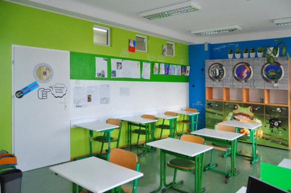 Szkoły zmieniają się w wakacje! Dziecko, LIFESTYLE - Czas przerwy od nauki to doskonały moment na wprowadzanie zmian i nowych aranżacji wnętrz placówek edukacyjnych.
