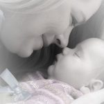 Karmisz piersią? Powinnaś pić dużo wody!