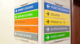 Dom Opieki Józefina - oznakowanie dopasowane do potrzeb seniorów Zdrowie, BIZNES - System informacji wizualnej w Domu Opieki Józefina to nowa realizacja Grupy Advertis dla branży medycznej.