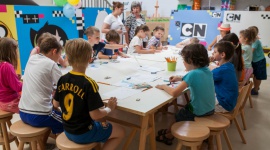 Kreatywny start wakacji ze Studiem Wyobraźni Cartoon Network Dziecko, LIFESTYLE - Jak powstają kreskówki, jak wprawić w ruch narysowaną postać i gdzie szukać inspiracji tego wszystkiego dowiedziały się dzieci, które w poniedziałek 27 czerwca pojawiły się w Służewskim Domu Kultury.
