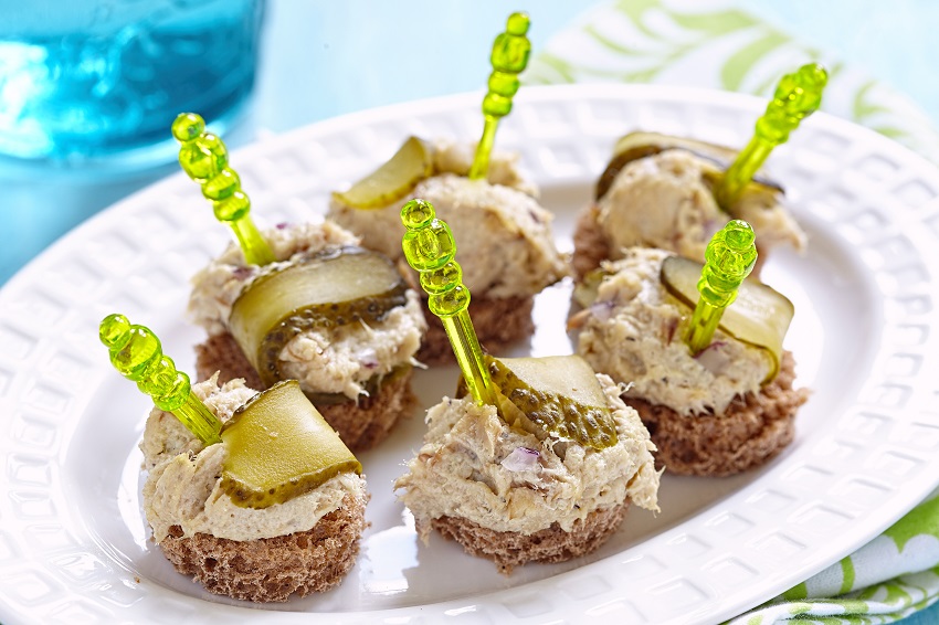 Finger food przyjęcie na stojąco