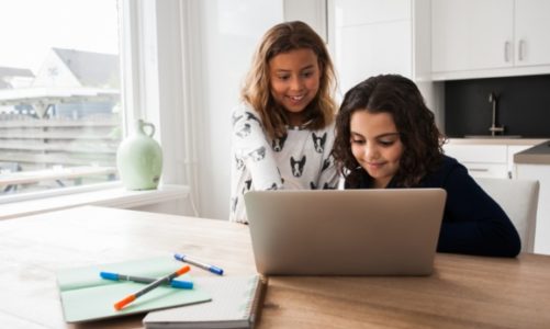 Wakacyjna szkoła językowa jak uczyć dziecko języków obcych?