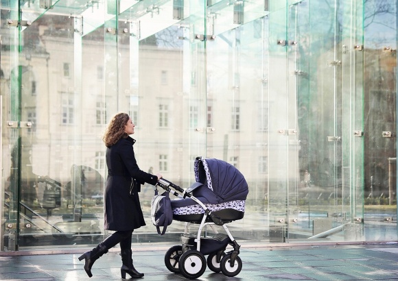 Mama wie lepiej: Piankowe, pompowane, małe, duże? Czyli jakie koła do wózka Dziecko, LIFESTYLE - Piankowe, pompowane, małe, duże? Jakie koła do wózka gwarantują wygodne i bezpieczne spacery mamie i dziecku? Wybór wózka dziecięcego nie jest łatwą sprawą. Producenci prześcigają się w innowacyjnych pomysłach wypuszczając na rynek coraz to nowe modele...