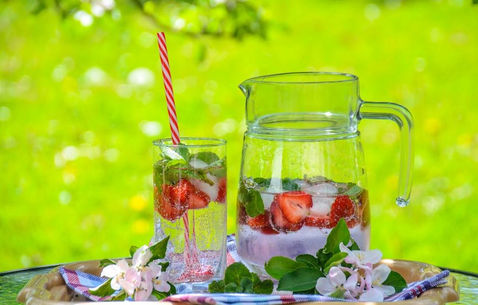 Wystarczy połączyć orzeźwiającą moc z aromatem świeżych owoców i ziół