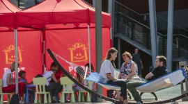 Port Łódź zaprasza dzieci do świata przygód (15 16 lipiec) Dziecko, LIFESTYLE - Wakacje w Porcie Łódź trwają w najlepsze, a wraz z nimi niezwykłe spotkania, warsztaty i atrakcje, dzięki którym najmłodsi mogą przenieść się w magiczny świat wyobraźni.