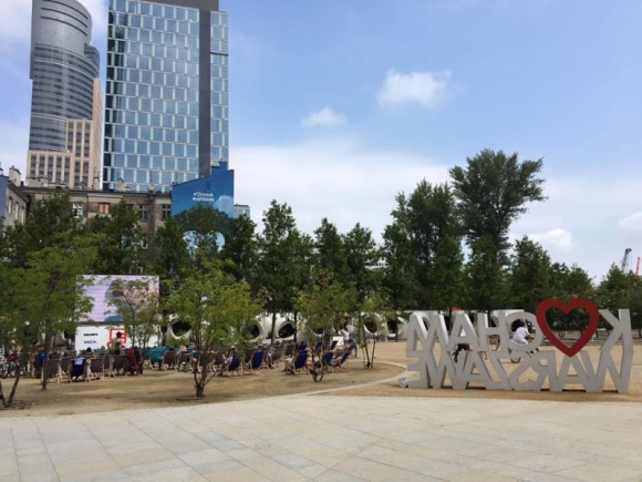 Kino dla dzieci na placu Europejskim: Rabusie fistaszków? Dziecko, LIFESTYLE - Bajkowe poranki dla dzieci ponownie zawitają na plac Europejski! O godz. 11:00 przy Warsaw Spire wyświetlana będzie zabawna animacja pt. Rabusie fistaszków? stworzona przez producentów Shreka?. Na poranny seans zaprasza organizator wydarzenia firma Ghelamco Poland.