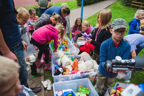 Wielkie szczęście maluchów. Klienci Avenidy Poznań z pomocą dzieciom Dziecko, LIFESTYLE - Finał akcji "Dzieci dzieciom". Dzieciaki ze Stowarzyszenia Zastępczego Rodzicielstwa Oddział Wielkopolski otrzymały kilkaset zabawek!
