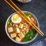Ramen egzotyczny i sycący przysmak na jesienną chandrę