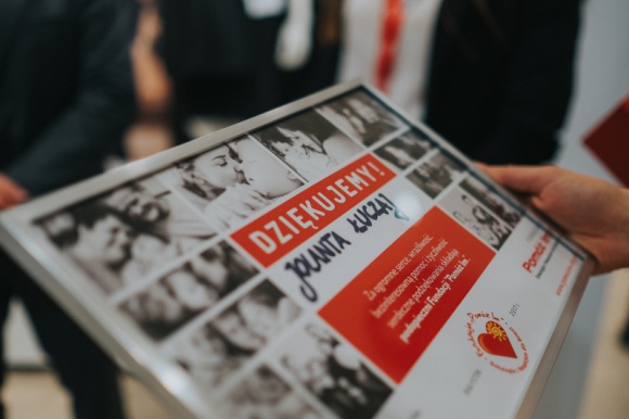 Znana odzieżowa marka C&A pomaga w sfinansowaniu rehabilitacji Dziecko, LIFESTYLE - 5 tysięcy? EURO to kwota, jaką Fundacji Pomóż Im? podarowała sieć odzieżowa C&A.