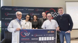 Pół miliona złotych od firmy WIŚNIOWSKI na ratowanie życia dzieci Zdrowie, BIZNES - We wrześniu br. firma WIŚNIOWSKI ruszyła z akcją Razem ratujmy małe serduszka?. Jej celem było zebranie funduszy na specjalistyczny sprzęt do ratowania życia małych pacjentów Kliniki Kardiochirurgii Dziecięcej w Krakowie.
