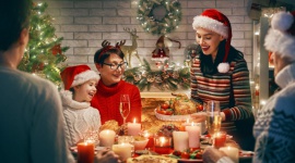 Co za dużo, to niezdrowo - jak nie przejeść się w święta? , LIFESTYLE - Któż z nas potrafi przejść obojętnie na widok wigilijnych smakołyków? Suto zastawiony stół, pełen potraw specjalnie przygotowywanych na ten wyjątkowy czas, to widok na który z niecierpliwością czekamy przecież przez cały rok.