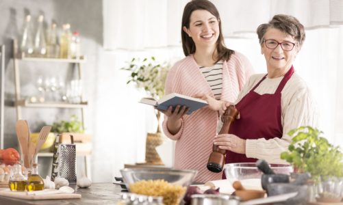 Zdrowa dieta dla babci i dziadka: Co jeść, by czuć się lepiej?