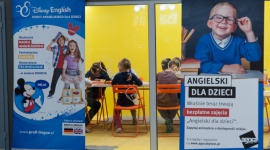Wesoła nauka angielskiego. Bezpłatne lekcje w Bytomiu Dziecko, LIFESTYLE - Do you speak English? Pierwsi mali uczestnicy zajęć z języka angielskiego w Agorze Bytom mogą już odpowiedzieć Yes, I do?. Popularny cykl Angielski dla dzieci. Odkrycia i wynalazki? trwa jeszcze do końca lutego. Udział w nim jest bezpłatny.