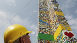 BICIE REKORDU W BUDOWANIU NAJWYŻSZEJ WIEŻY Z KLOCKÓW LEGO! Dziecko, LIFESTYLE - W parku rozrywki LEGOLAND w Billund w Danii trwa właśnie bicie rekordu świata w budowaniu najwyższej wieży z klocków LEGO?!