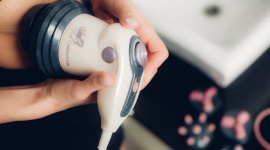 Zabieg kosmetyczny w Twoim domu , LIFESTYLE - Medivon, wiodący producent urządzeń do masażu i akcesoriów healthcare, wprowadza na rynek wyszczuplający antycellulitowy masażer ME7711. W zestawie znajduję się 6 wymiennych głowic, masażer, osłonka oraz instrukcja obsługi w języku polskim.