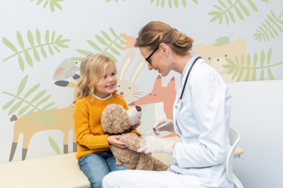 Biegunka, czym tak właściwie jest? Zdrowie, LIFESTYLE - Jak wynika z badań marki Tasectan, co druga mama dziecka w wieku 3-10 lat uważa, że problem biegunki jest u jej pociechy zdecydowanie uciążliwy. Dolegliwość wpływa nie tylko na samopoczucie malucha, ale dezorganizuje życie całej rodziny.