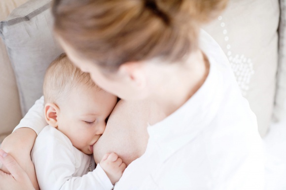 Porady pediatry co każda mama powinna wiedzieć o swoim pokarmie? Dziecko, LIFESTYLE - Dlaczego mleko kobiece jest tak wyjątkowe, a karmienie piersią jest najlepszym sposobem żywienia niemowlęcia i jakie są tego zalety? O tym wszystkim dowiesz z artykułu eksperta bebiprogram.pl dr n. med. Agnieszki Rudzkiej-Kocjan.