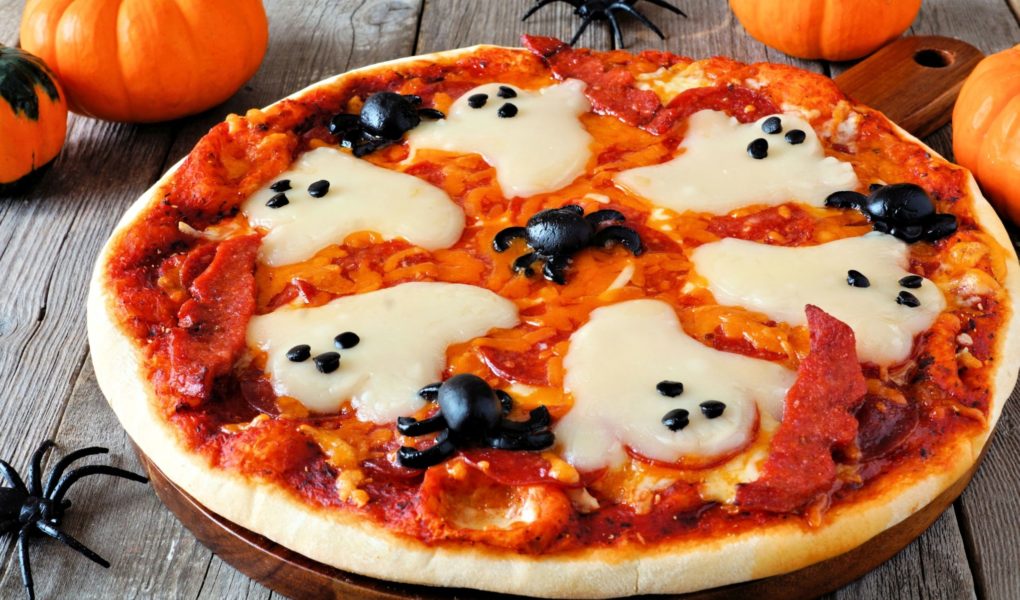 Domowa pizza z duszkami idealna na Halloween