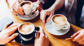 Rusza ?stomaCAFE? ? nowa inicjatywa Fundacji STOMAlife startuje w Warszawie , LIFESTYLE - W ramach trwającej kampanii społecznej ?Stomia ? symbol zwycięstwa?, Fundacja Stomalife zaprasza na cykl spotkań przy kawie, podczas których każdy, kto chce dowiedzieć się więcej na temat stomii może w nieformalnej atmosferze to uczynić.