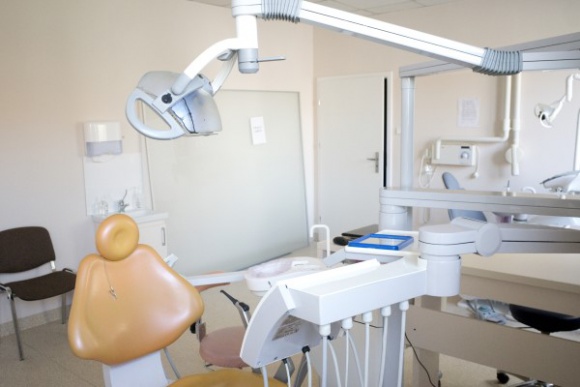 Płytki krwi przyspieszają regenerację po zabiegu stomatologicznym Zdrowie, LIFESTYLE - Fibryna bogatopłytkowa (PRF ? ang. Platelet Rich Fibrin) jest koncentratem płytek, pobieranym z krwi własnej pacjenta.