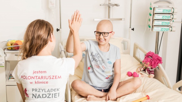 Cerutin ? weź, nie choruj! Zdrowie, LIFESTYLE - Cerutin wspiera nasze zdrowie już od 18 lat! Cerutin działa profilaktycznie ? nie tylko pomaga ustrzec się przed infekcjami, ale także łagodzi ich objawy. To lek dla całej rodziny ? pokolenia dzieci, młodzież, rodziców i dziadków.
