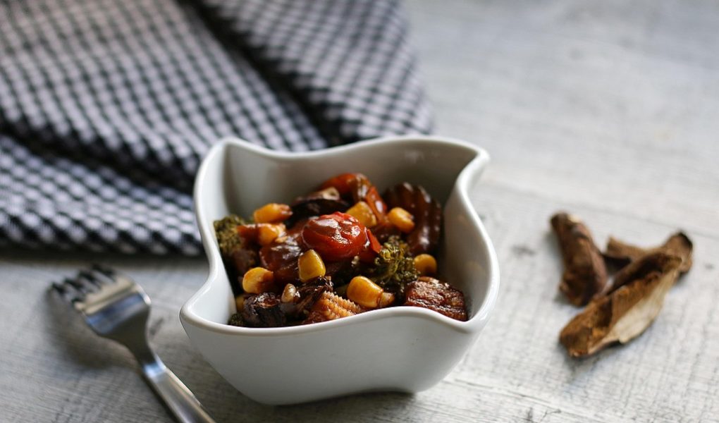 Przepis na duszone warzywa z tofu i grzybami aromatyczne danie na każdą okazję