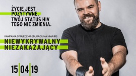 Żyjący z HIV wychodzi z szafy , LIFESTYLE - Od 16 lat żyję z HIV, od 15 lat mam niewykrywalny poziom wirusa we krwi. Nie stanowię zagrożenia dla otoczenia ? mówi Tomasz Siara, który rozpoczyna własną kampanię edukacyjną o HIV/AIDS.
