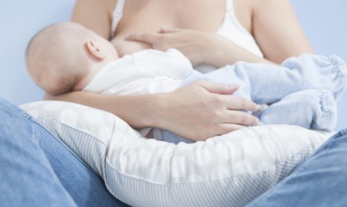Kontrowersje wokół karmienia piersią