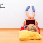 Technologia + ochrona. Dlaczego taki zestaw prezentowy dla dziecka?