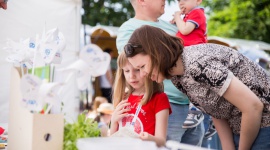 Zdrowe lato z Plusssz Junior Dziecko, LIFESTYLE - Plusssz Junior, marka najpopularniejszych suplementów diety dla dzieci, stawia na holistyczny rozwój dzieci oraz ich aktywizację i edukację prozdrowotną. Z okazji Dnia Dziecka odbyła się pierwsza odsłona eventów łączących edukację i zabawę.