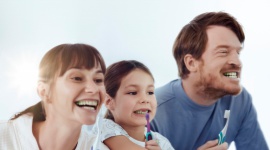 Nowość! Edukacyjna pasta do zębów od Elgydium Zdrowie, LIFESTYLE - Wydaje się, że problem prawidłowego szczotkowania zębów dotyczy głównie dzieci, nic bardziej mylnego. Dorośli również mają problem z ich właściwym umyciem. Tutaj z pomocą przychodzi nowość ? Elgydium Edukacyjna pasta do zębów.