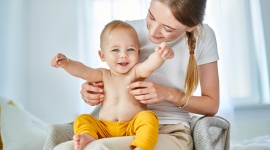 Czy wiesz, dlaczego szczęście maluszka zaczyna się od brzuszka? Dziecko, LIFESTYLE - Prawidłowo rozwijający się i funkcjonujący układ pokarmowy to radość dziecka. Wyniki najnowszych badań nie pozostawiają żadnej wątpliwości 94% rodziców jest szczęśliwych, kiedy ich dziecko jest szczęśliwe . Jak zatem odpowiednio zadbać o malucha i jego brzuszek?
