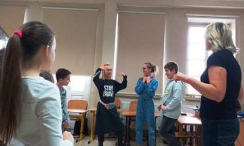 Wszechnica uczy kreatywności. Nietypowe zajęcia w białostockiej podstawówce