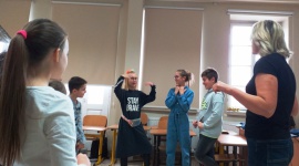 Wszechnica uczy kreatywności. Nietypowe zajęcia w białostockiej podstawówce Dziecko, LIFESTYLE - Nauka poprzez kreatywne warsztaty, a także integracja dzieci z różnych klas i nauczycieli poprzez współpracę takie są cele Wszechnicy, praktycznych zajęć, realizowanych w Społecznej Szkole Podstawowej nr 11 w Białymstoku.