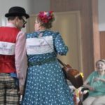 Czerwone Noski przynoszą radość seniorom razem z Fundacją TV Puls ?Pod Dębem?