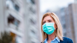Błyskawiczna reakcja Super-Pharm Zdrowie, LIFESTYLE - Zgodnie z nowymi przepisami obowiązującymi od czwartku 16 kwietnia 2020 roku do odwołania ? wszyscy obywatele mają nakaz osłaniania twarzy oraz nosa po wyjściu z domu.