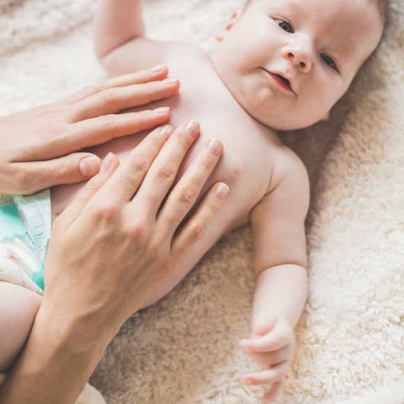 Czy znasz 5 oznak szczęśliwego brzuszka Twojego dziecka? Dziecko, LIFESTYLE - Pierwsze lata życia dziecka to intensywny czas nabywania przez układ pokarmowy nowych umiejętności. Dowiedz się, jak wygląda proces rozwoju oraz co się kryje pod pięcioma oznakami szczęśliwego brzuszka!
