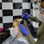 Samoprzylepna maseczka ochronna dla salonów fryzjerskich i kosmetycznych