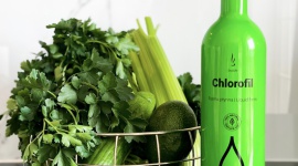 Przepis na zdrowie ? Chlorofil Zdrowie, LIFESTYLE - Chlorofil kojarzy nam się z kolorem zielonym, symbolizującym zdrowie i witalność. Dzięki zawartym w nim bogactwu witamin i minerałów, każdego dnia jesteśmy we wspaniałej kondycji. Dowiedz się za co odpowiada chlorofil i dlaczego warto go suplementować!