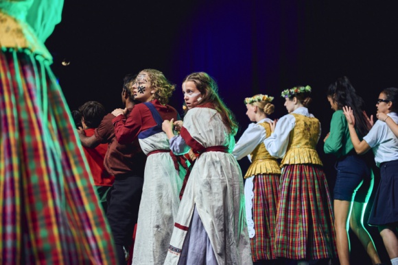 Brave Kids wystartowały na Złotnikach Dziecko, LIFESTYLE - We Wrocławiu trwa ostatnia tura wyjątkowych warsztatów artystycznych dla dzieci i młodzieży. Efektem tych twórczych spotkań będzie pokaz, z którym Brave Kids wystąpią na Złotnikach 28 sierpnia.