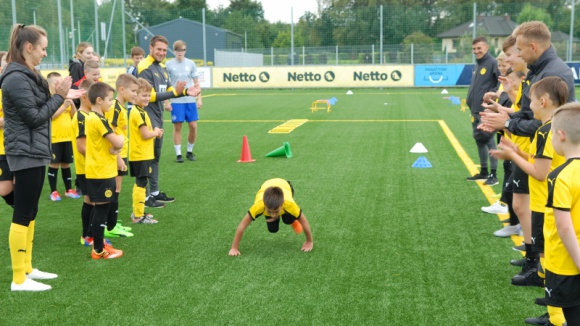 Netto Camp w Akademii BVB dla najmłodszych fanów piłki nożnej Dziecko, LIFESTYLE - Sieć handlowa Netto oraz Akademia BVB im. Łukasza Piszczka wspierają rozwijanie pasji sportowych u najmłodszych.