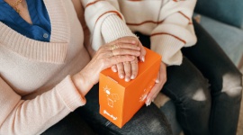 Każda kobieta jest wyjątkowa ? suplementacja na różnych etapach życia Zdrowie, LIFESTYLE - Wszystkie mamy jednak podobny cel ? chcemy czuć się dobrze, mieć mnóstwo energii, być wiecznie młode, cieszyć się idealną cerę i pięknymi włosami. Czy istnieje więc suplement diety, który może przyjmować każda kobieta, niezależnie od wieku? Odpowiedź brzmi: nie.