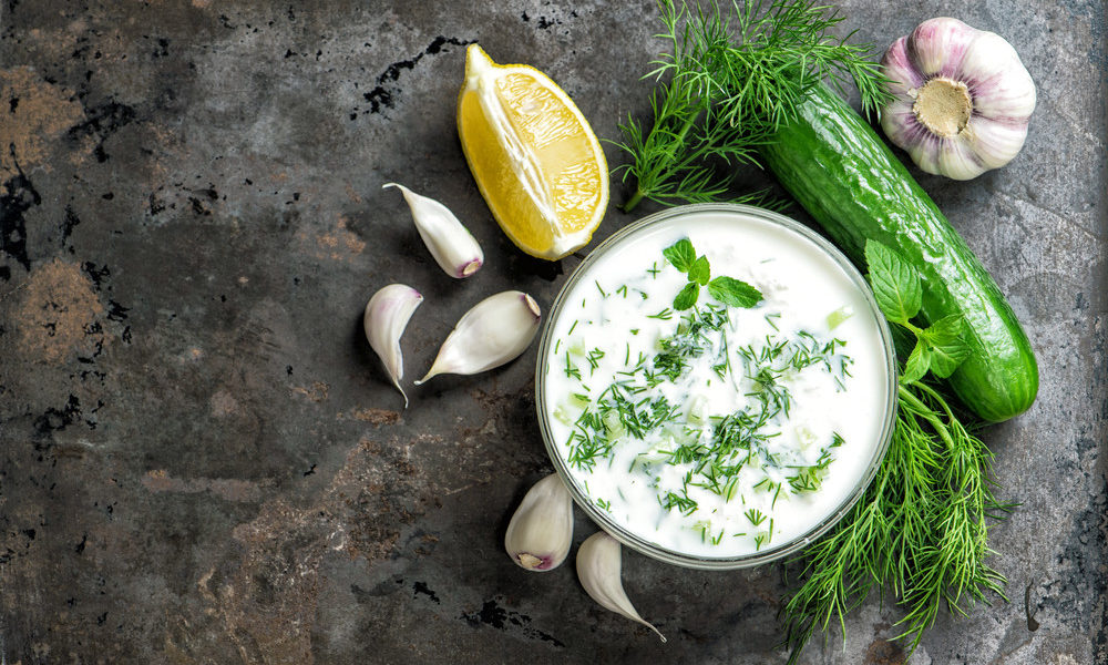 Polska mizeria, a może greckie tzatziki ? którą przystawkę z ogórkiem wybrać?