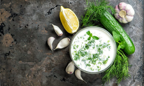 Polska mizeria, a może greckie tzatziki ? którą przystawkę z ogórkiem wybrać?