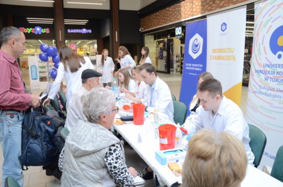 Zadbaj o zdrowie z CH Rondo! Zdrowie, LIFESTYLE - W sobotę, 20 listopada w Centrum Handlowym Rondo odbędzie się akcja ?Skonsultuj z Farmaceutą?, w ramach której klienci będą mogli skorzystać z bezpłatnych badań profilaktycznych i porad medycznych
