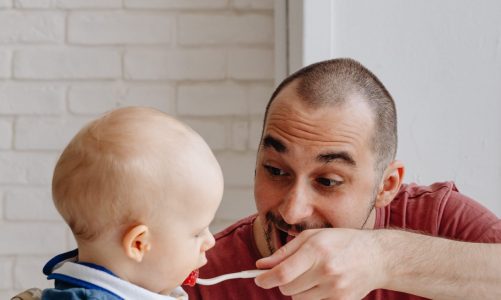 Obalamy popularne mity na temat diety rocznego dziecka ? o tym musi wiedzieć każdy rodzic