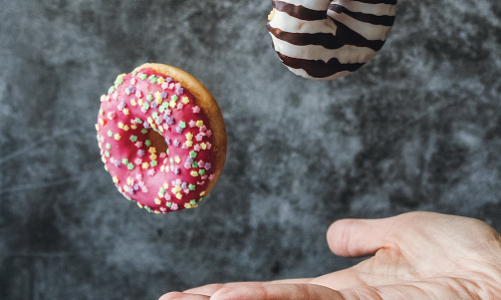 Tłusty czwartek ? pomysły na pączki z twistem